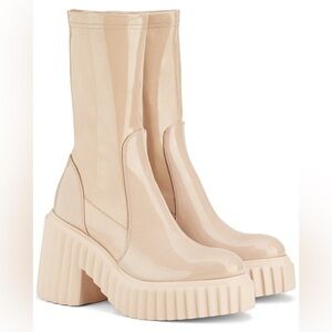 AGL Tiggy Stretch Patent Bootie NWOT